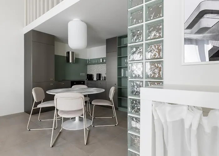 Апартаменти Homewell Deluxe Lofts *