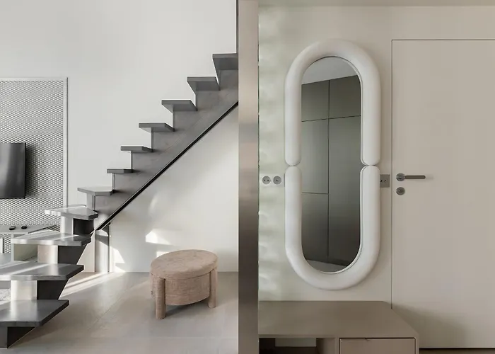 Homewell Deluxe Lofts Апартаменти *