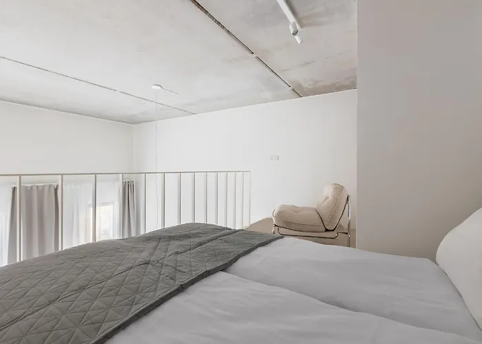 Homewell Deluxe Lofts Апартаменти *